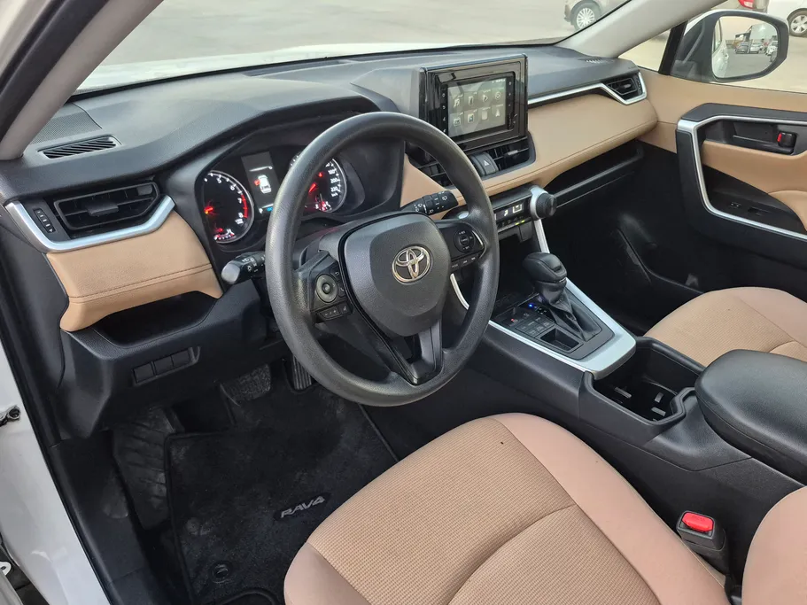 2022 Toyota RAV4 LE 