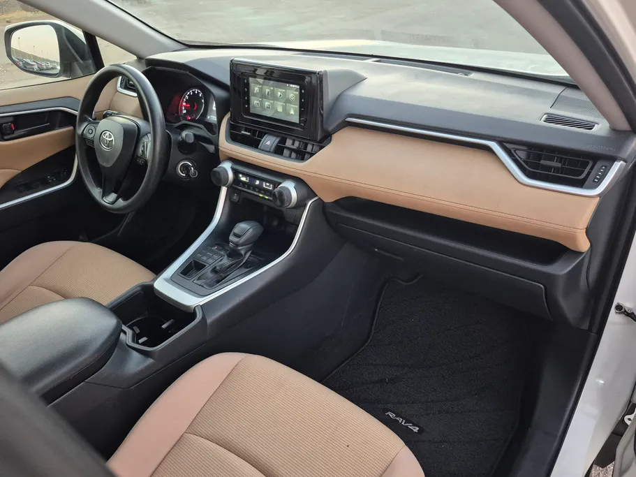 2022 Toyota RAV4 LE 