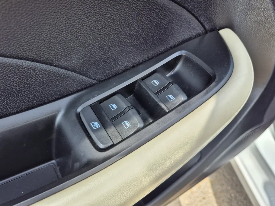 ام جي 5 STD 2024 