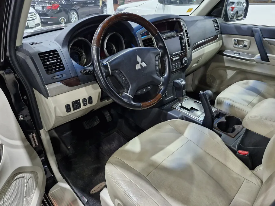 ميتسوبيشي باجيرو GLS 4Doors 2022 