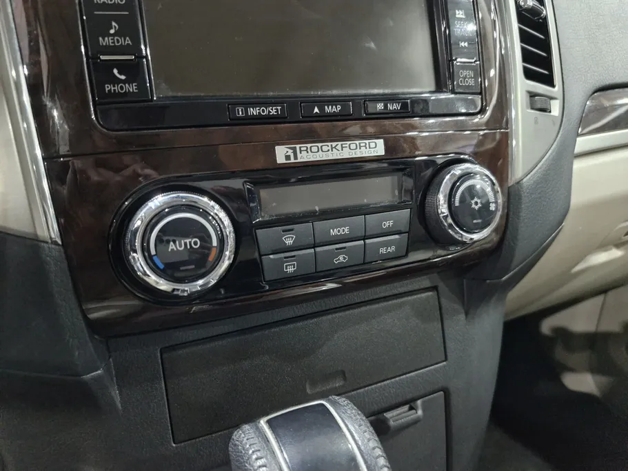 ميتسوبيشي باجيرو GLS 4Doors 2022 