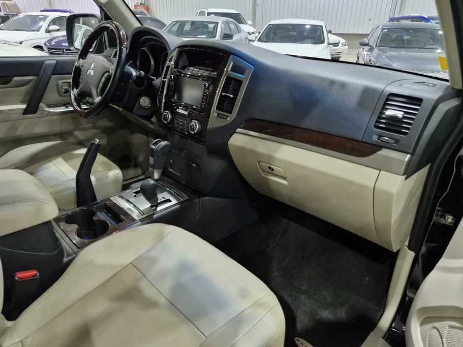 ميتسوبيشي باجيرو GLS 4Doors 2022 