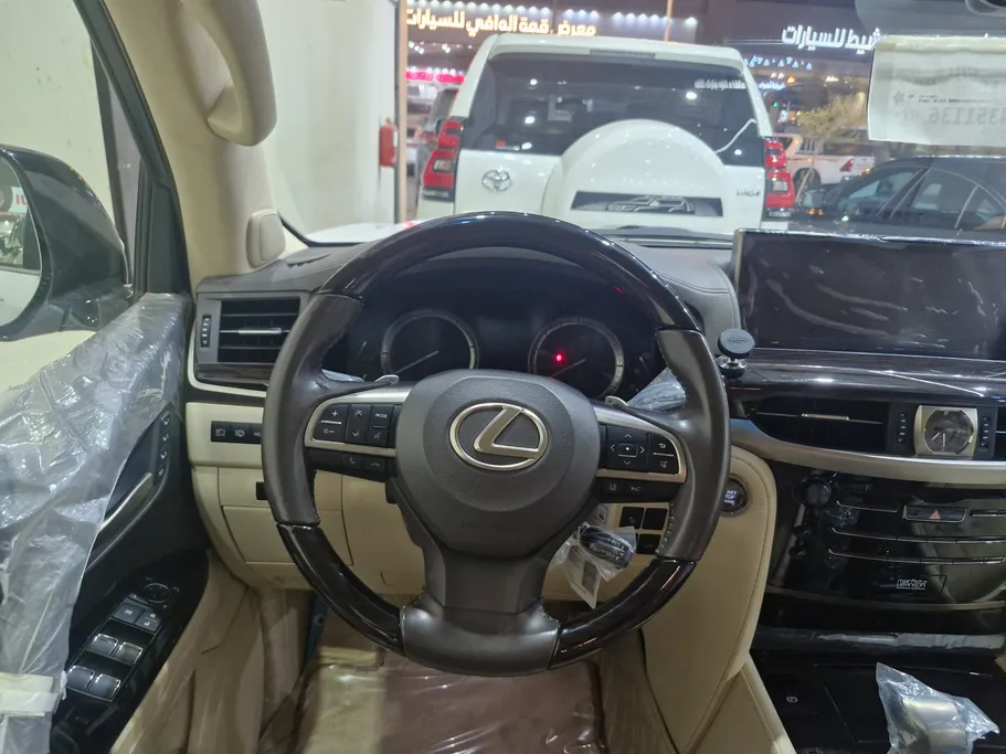 لكزس LX 570 S 2021 
