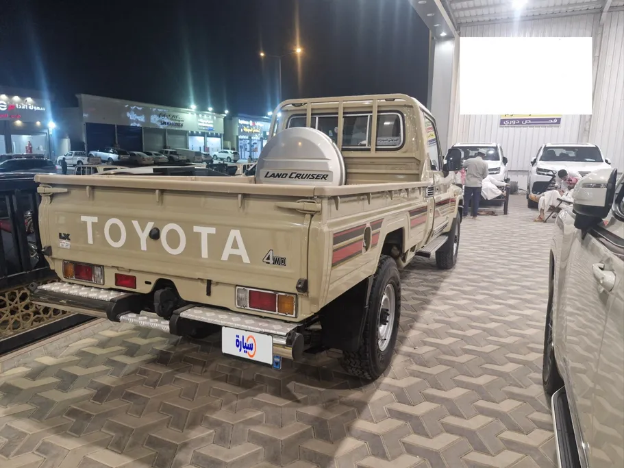 2024 Toyota Land Cruiser Pickup LX 