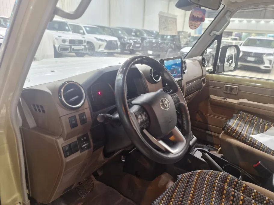 2024 Toyota Land Cruiser Pickup LX 