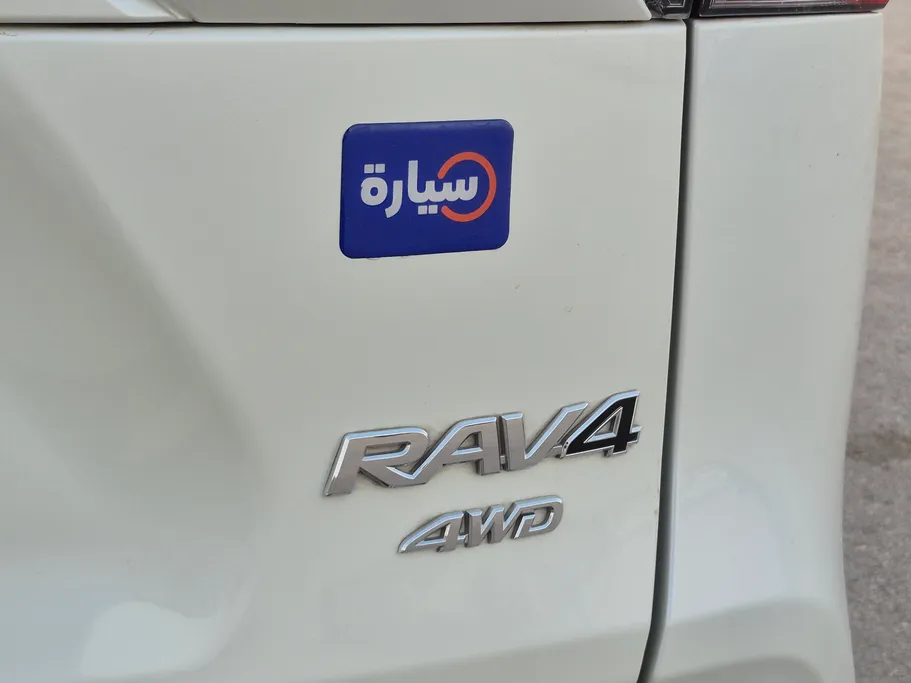 تويوتا راف فور LE 2022 