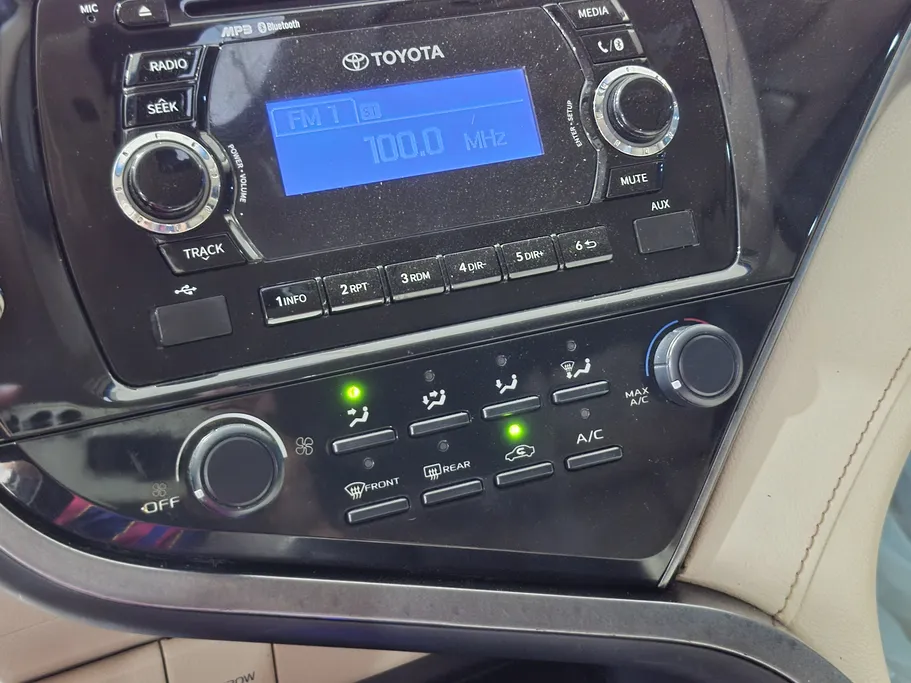 2019 Toyota Camry  LE 