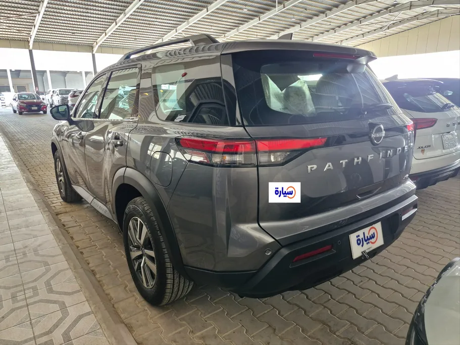 2023 Nissan Pathfinder S 