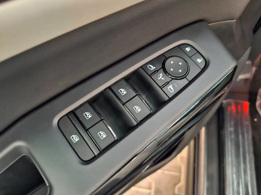 2023 Nissan Pathfinder S 