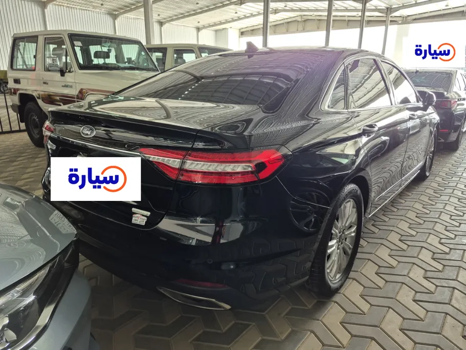 2022 Ford Taurus Trend 