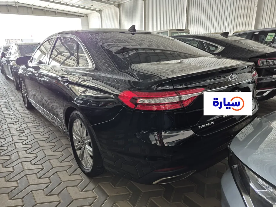 2022 Ford Taurus Trend 