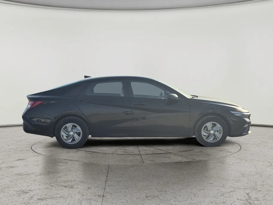 2024 Hyundai Elantra Smart 