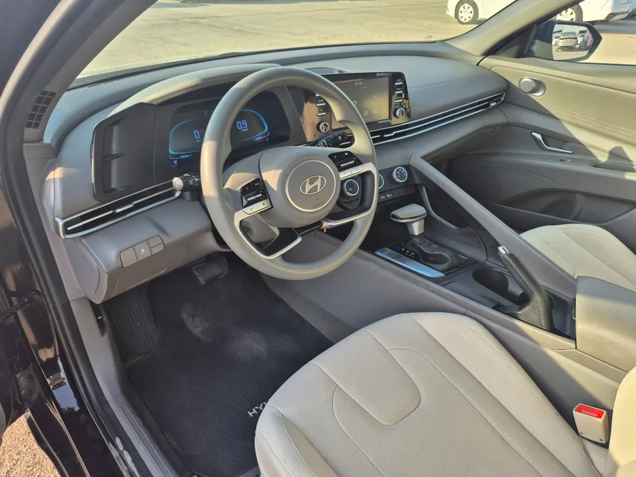 2024 Hyundai Elantra Smart 
