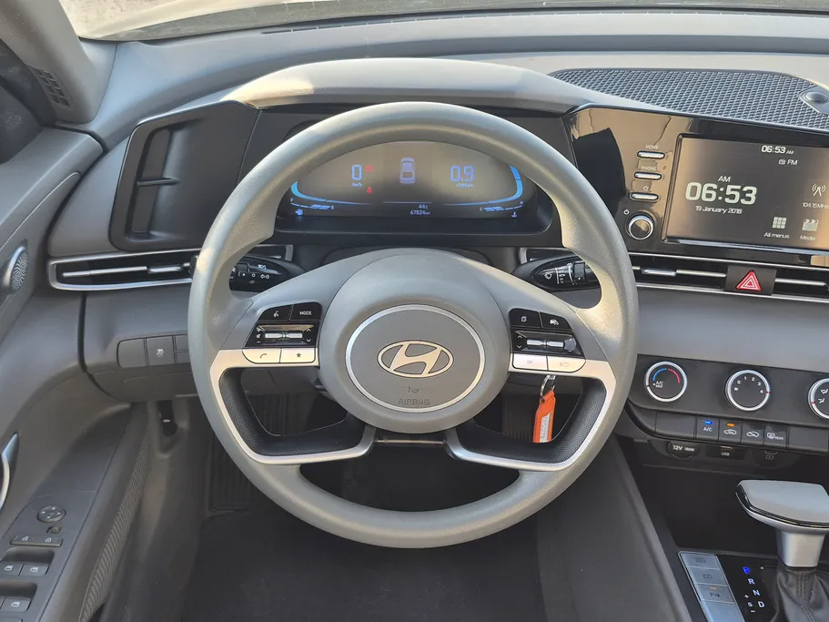 2024 Hyundai Elantra Smart 