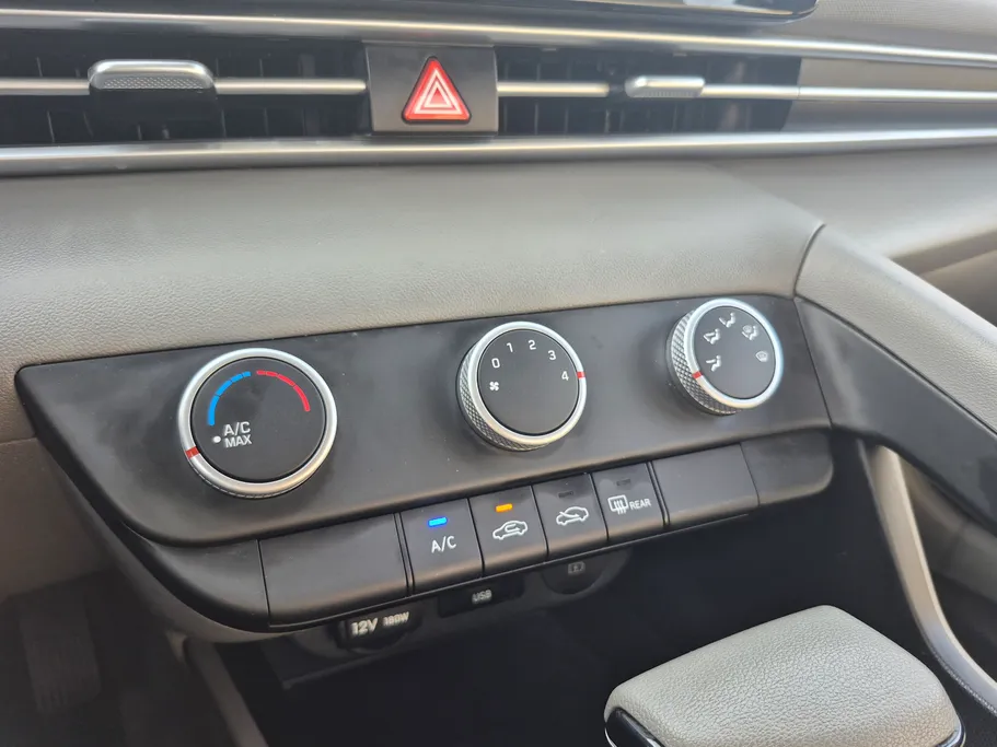2024 Hyundai Elantra Smart 