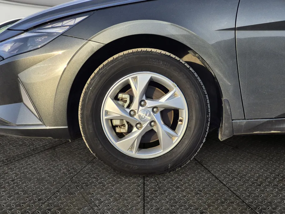 2022 Hyundai Elantra Smart 