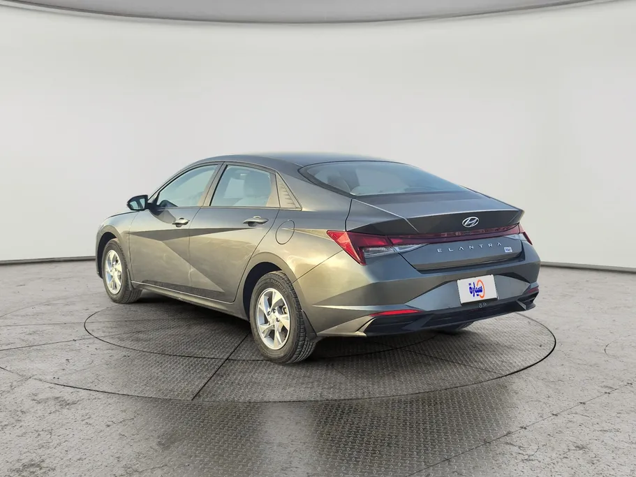 2022 Hyundai Elantra Smart 