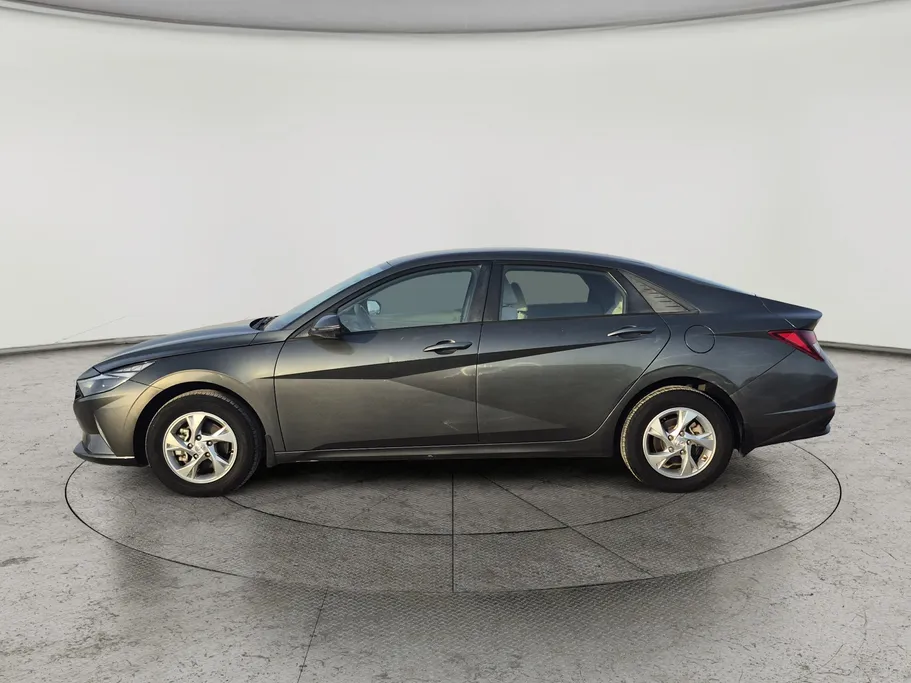2022 Hyundai Elantra Smart 