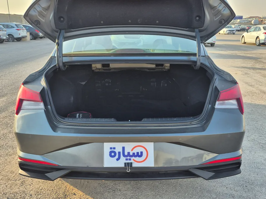 2022 Hyundai Elantra Smart 