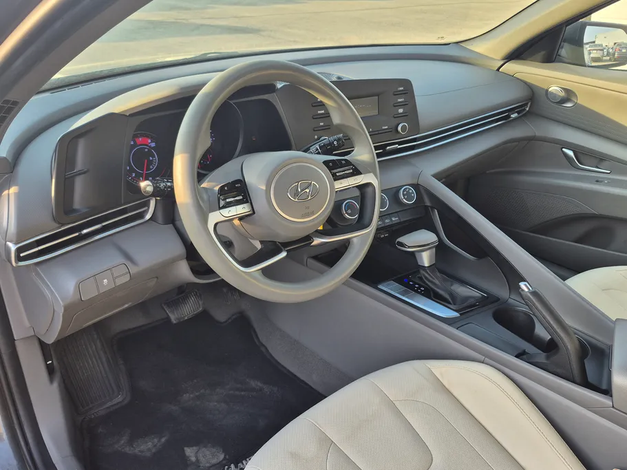 2022 Hyundai Elantra Smart 