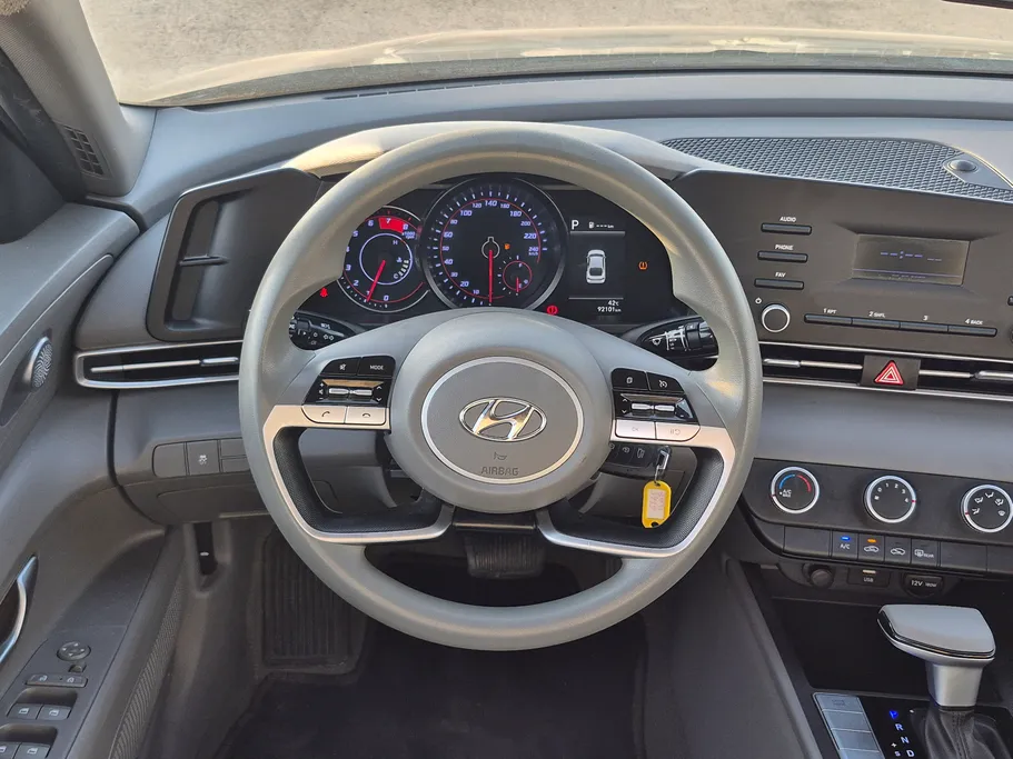 2022 Hyundai Elantra Smart 