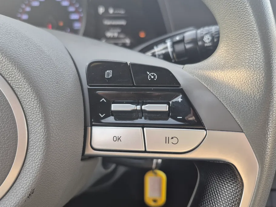 2022 Hyundai Elantra Smart 
