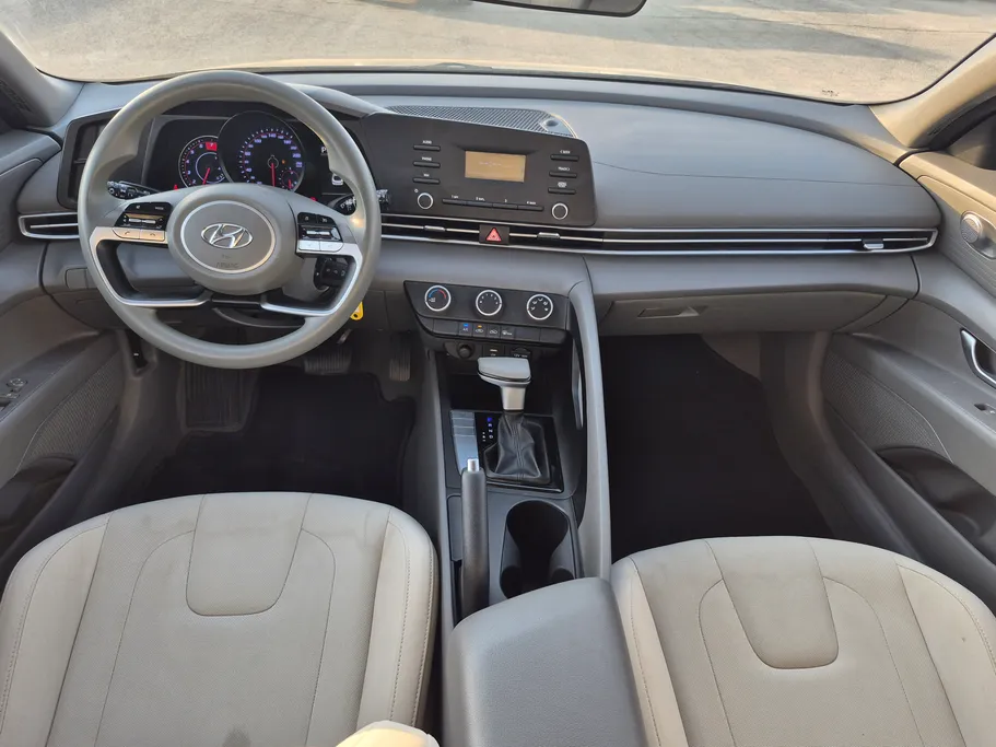 2022 Hyundai Elantra Smart 