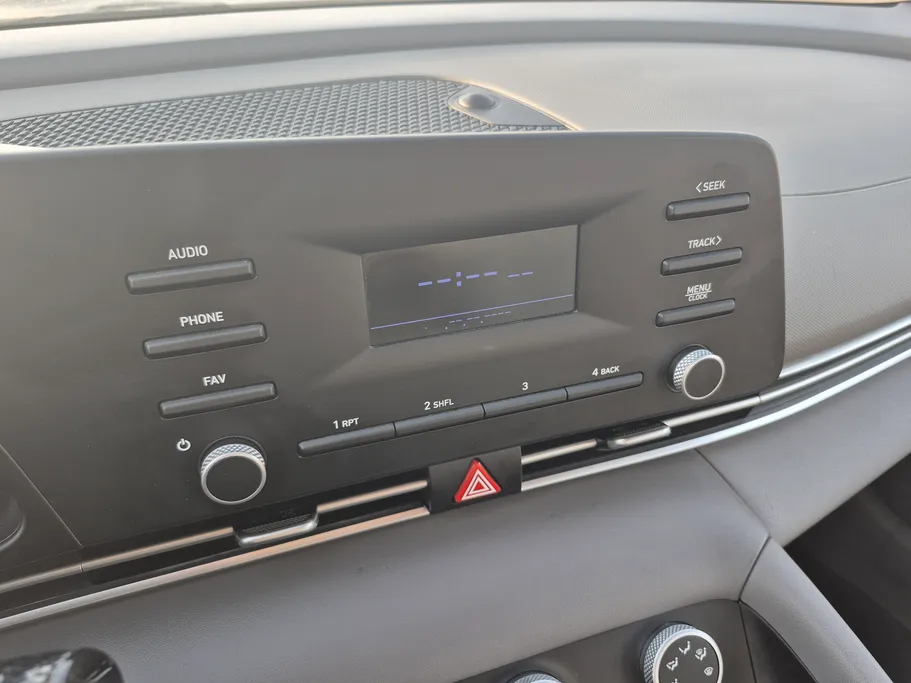 2022 Hyundai Elantra Smart 