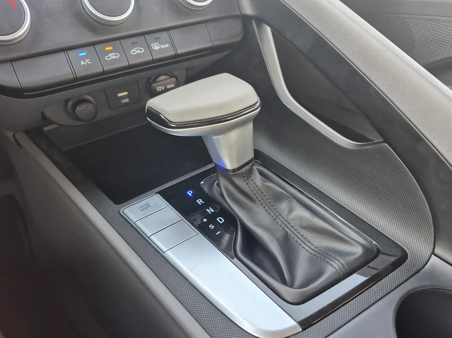 2022 Hyundai Elantra Smart 