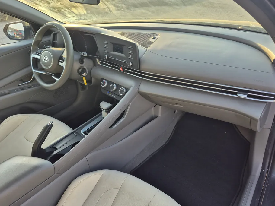 2022 Hyundai Elantra Smart 