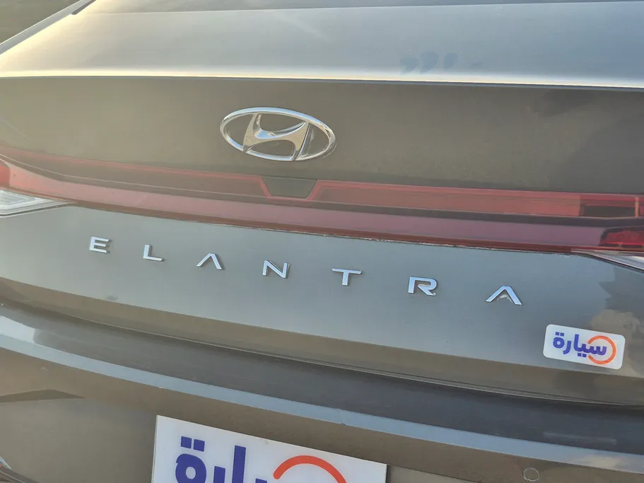 2022 Hyundai Elantra Smart 
