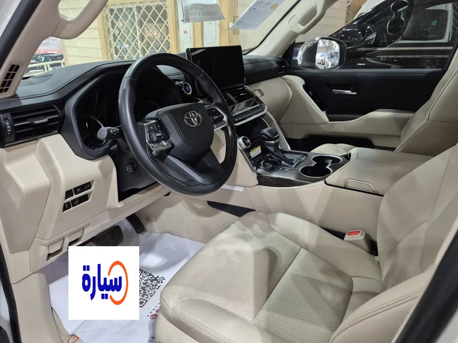 تويوتا لاندكروزر VX 2024 
