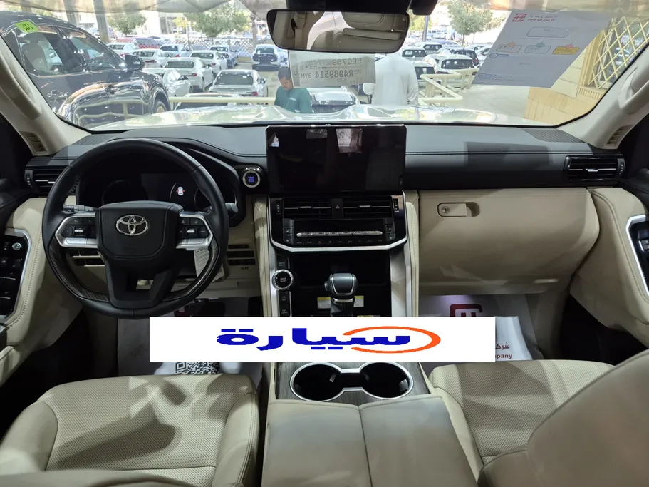 تويوتا لاندكروزر VX 2024 