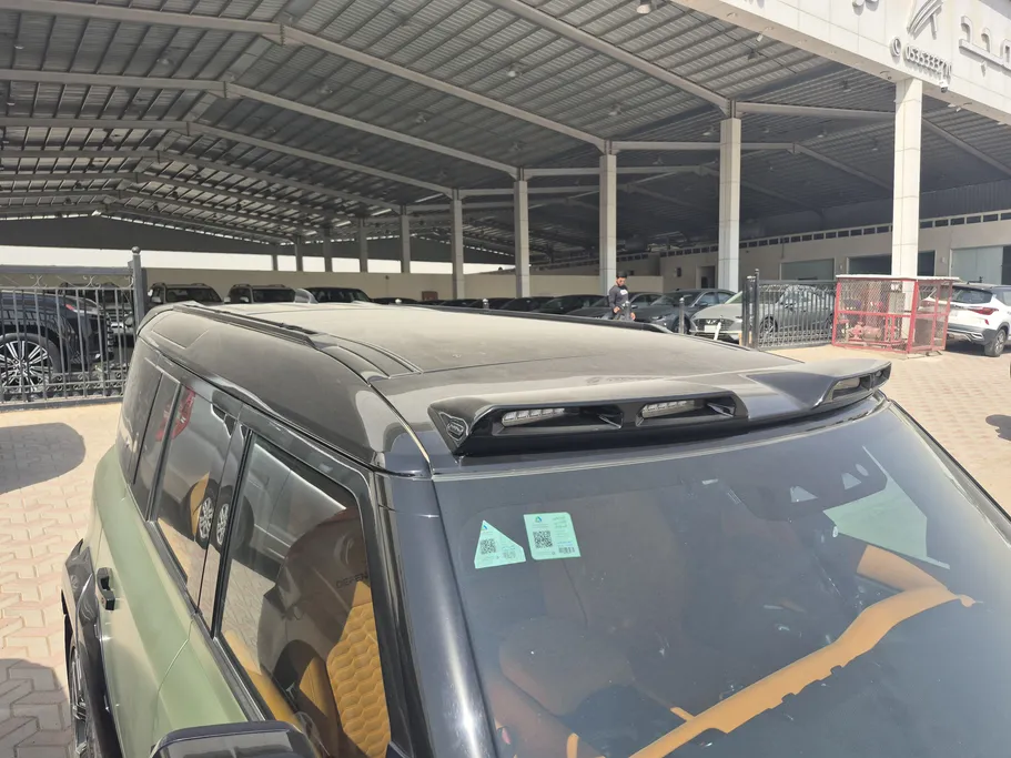 لاند روفر ديفندر HSE P400 2021 