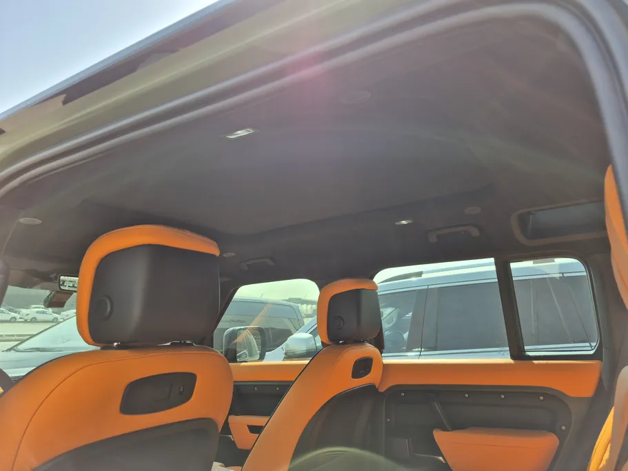 لاند روفر ديفندر HSE P400 2021 
