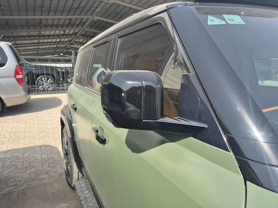 لاند روفر ديفندر HSE P400 2021 