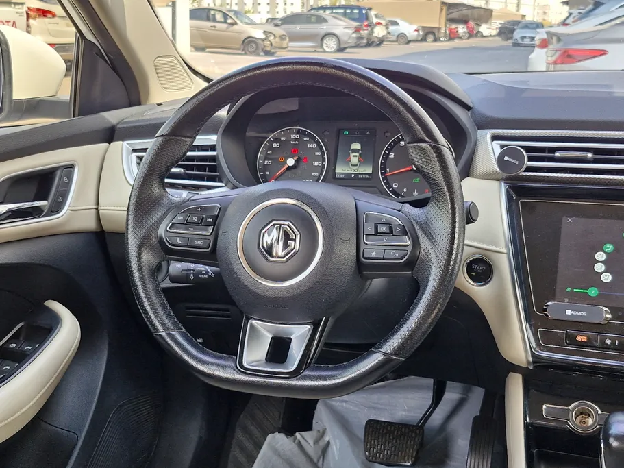 2023 MG 5 COM 