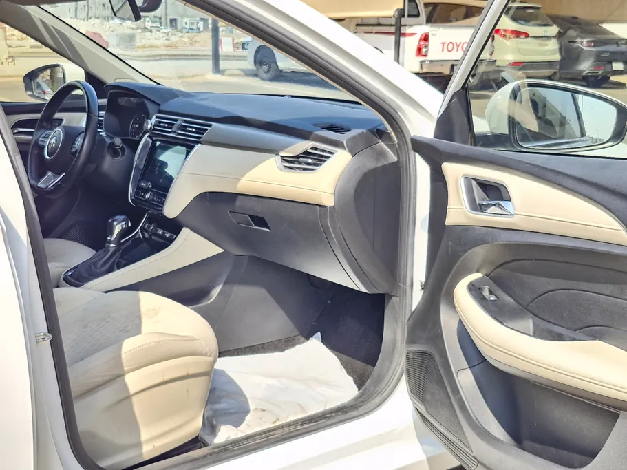 2023 MG 5 COM 