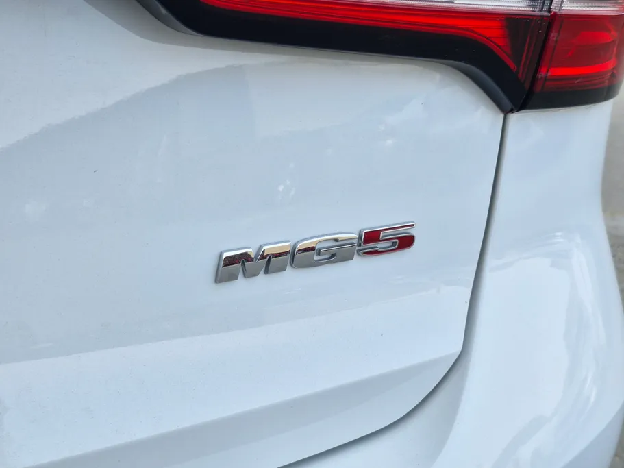 2023 MG 5 COM 