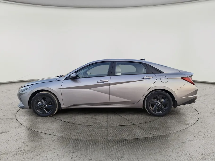 2023 Hyundai Elantra Smart 