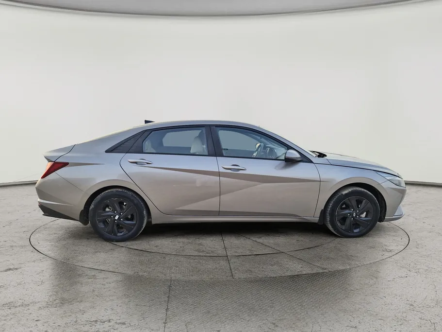 2023 Hyundai Elantra Smart 