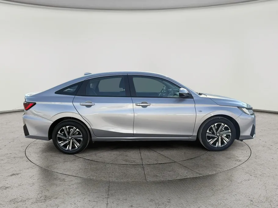 2024 Toyota Yaris  Y Plus 
