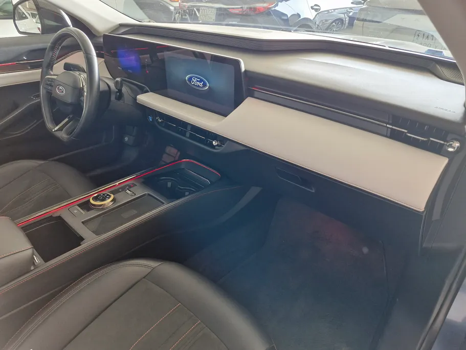 2023 Ford Taurus Titanium 
