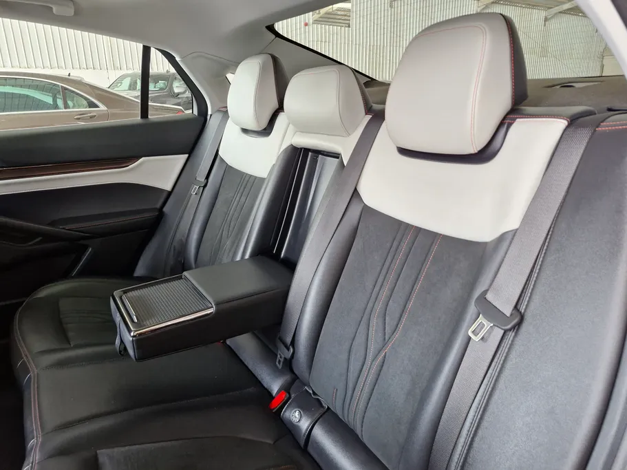 2023 Ford Taurus Titanium 