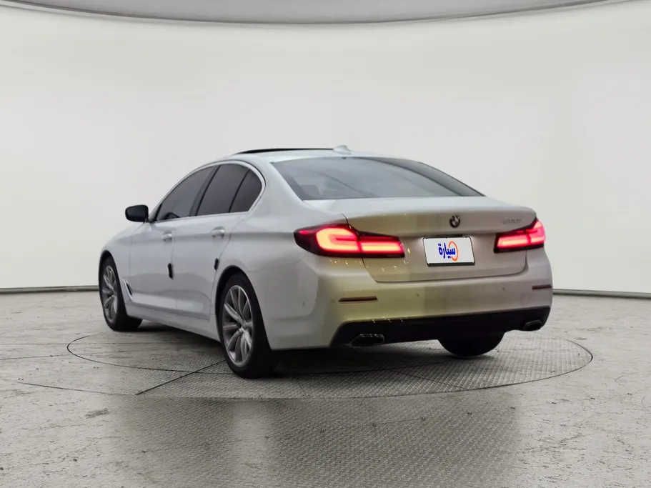 بي ام دبليو الفئة الخامسة 520i 2023 
