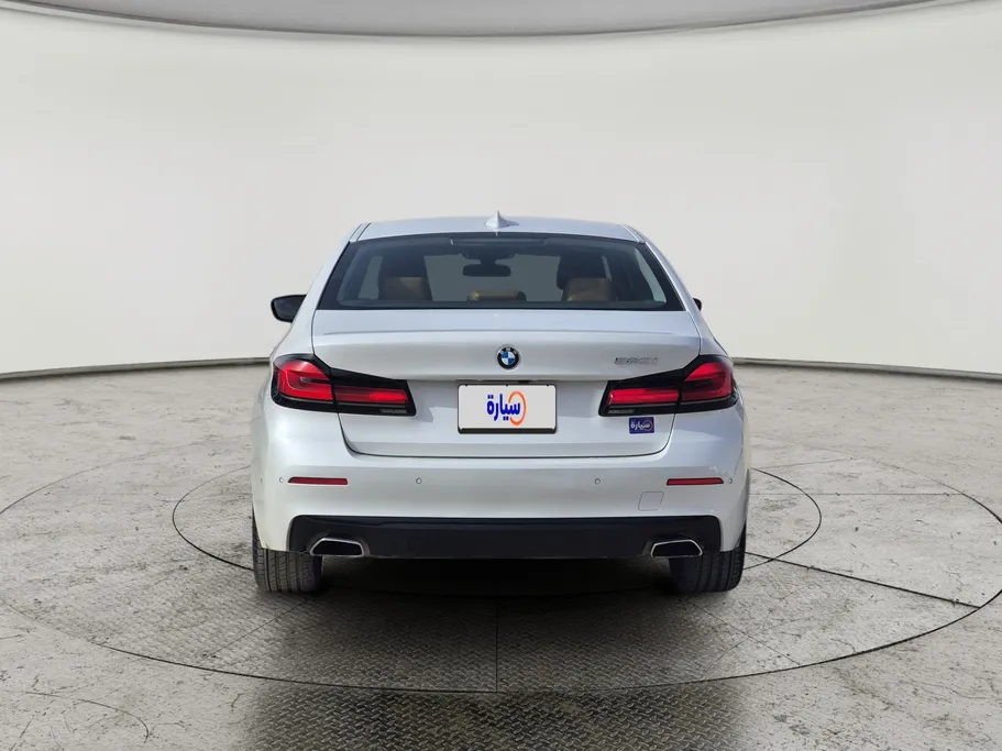 2023 BMW 5 Series 520i 