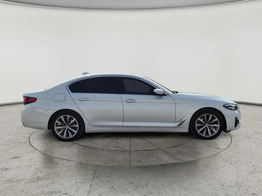 2023 BMW 5 Series 520i 