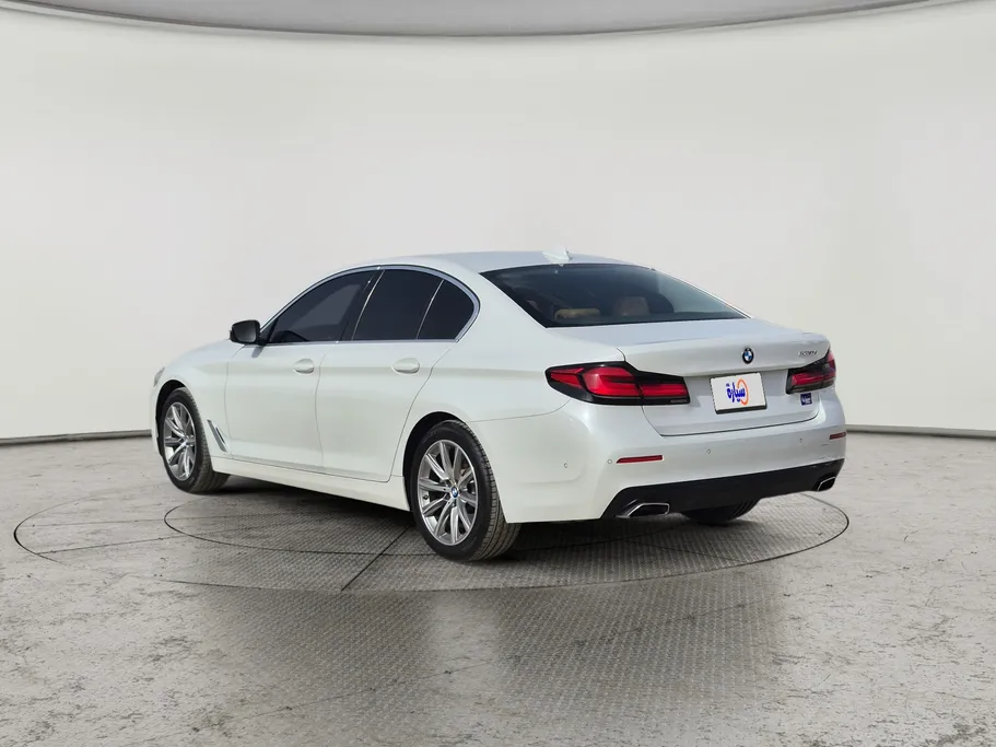 2023 BMW 5 Series 520i 