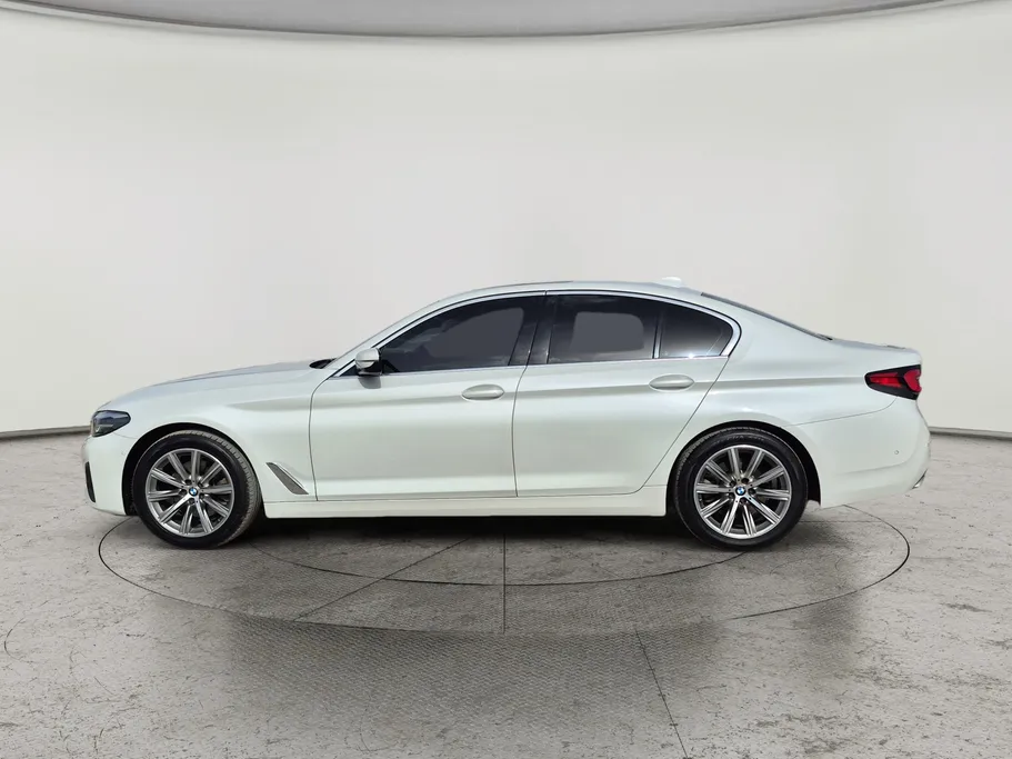 2023 BMW 5 Series 520i 