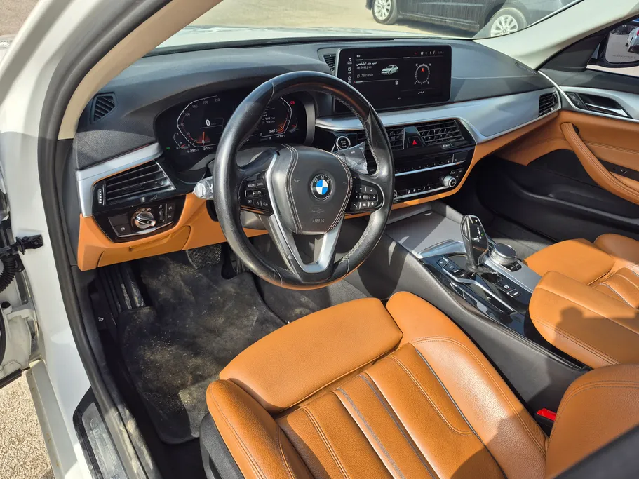 2023 BMW 5 Series 520i 